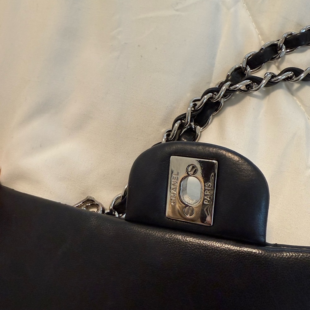Chanel Classic Flap - Picture 14 of 17